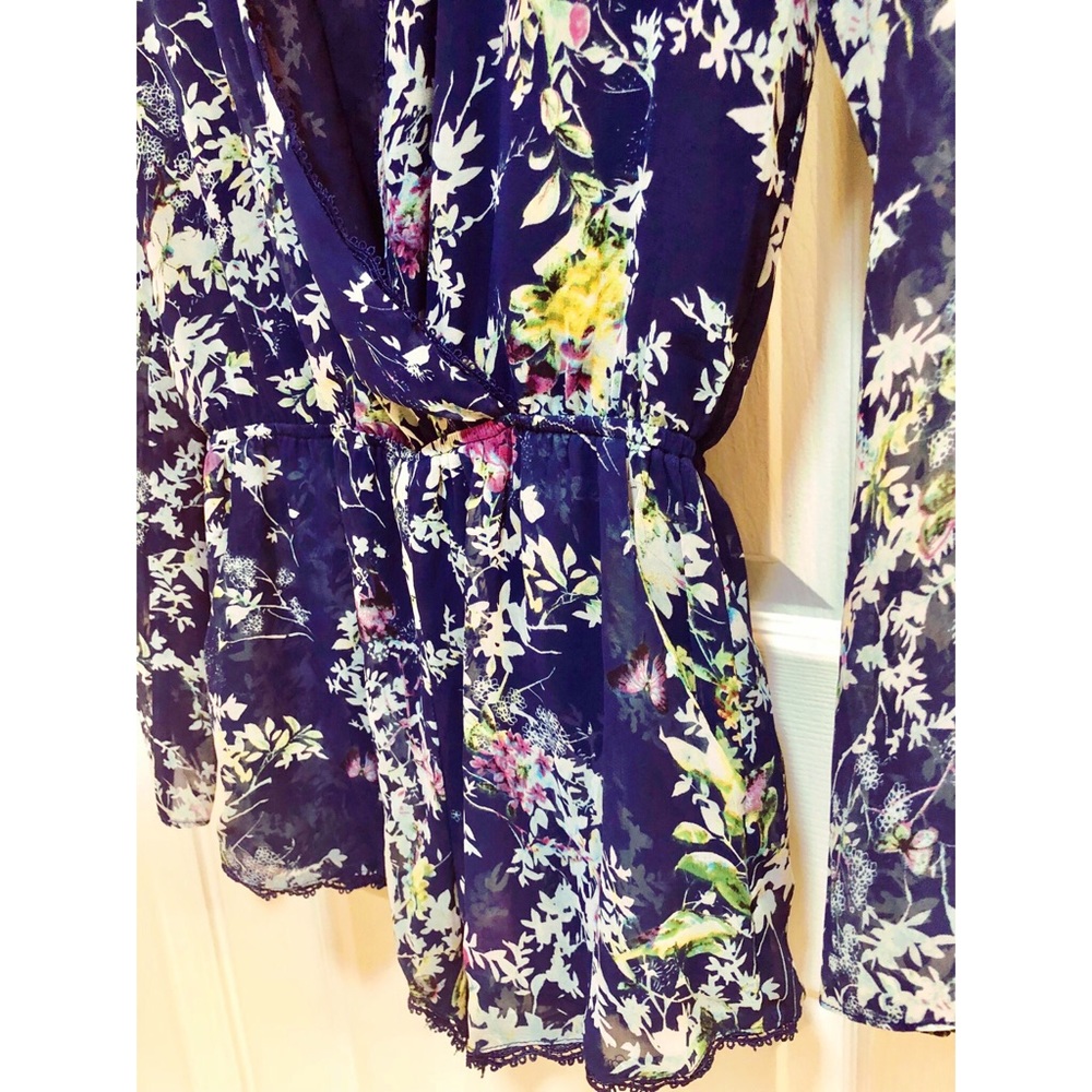 Stylish Floral Romper - Picture 2 of 4